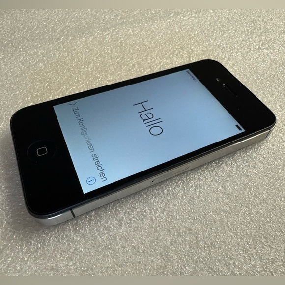 Apple iPhone 4S - Black, 16GB, Excellent Condition!! (Verizon, see listing) - Picture 3 of 10